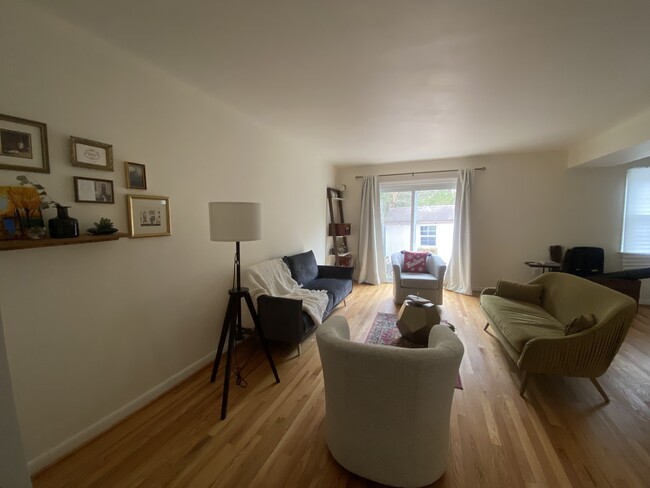 Sala de estar - 5726 Thomas Edison Ct