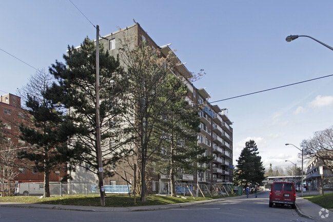 Building Photo - 28 Helene Street North