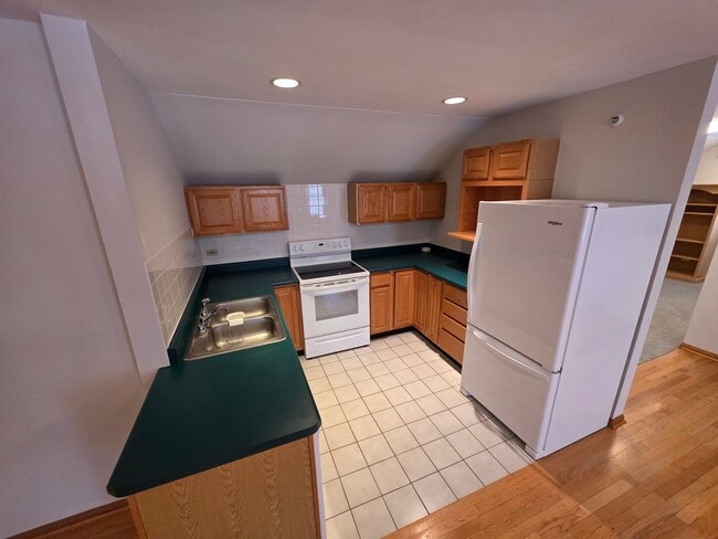 Building Photo - 236 Robert Parker Coffin Rd