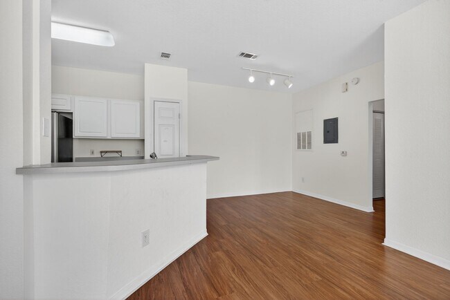 Foto del edificio - 13703 Richmond Park Dr N