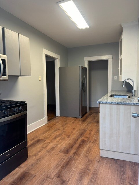 kitchen with double door fridgiei - 1411 Beechview Ave