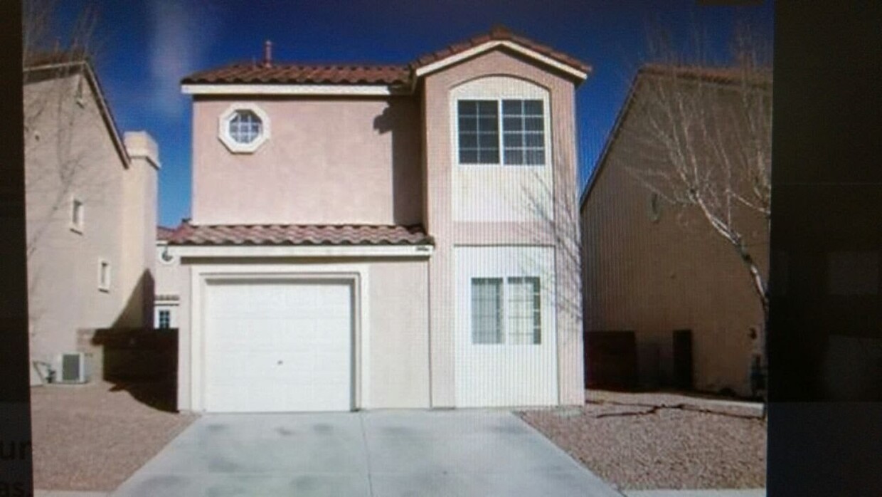 Primary Photo - 2 BDRM 2BTH IN GATED COMMUNITY. CONVENIENT...