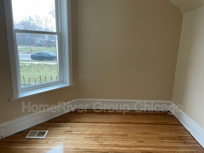 Building Photo - 5541 S Peoria St