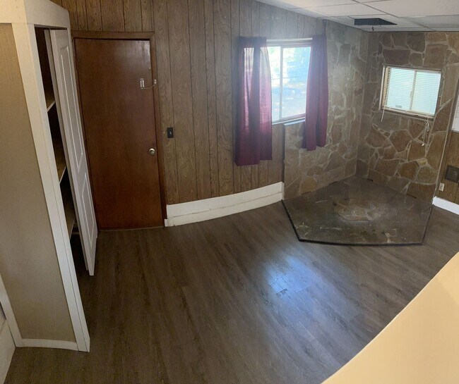 Building Photo - Cute 3 Bedroom House!!!