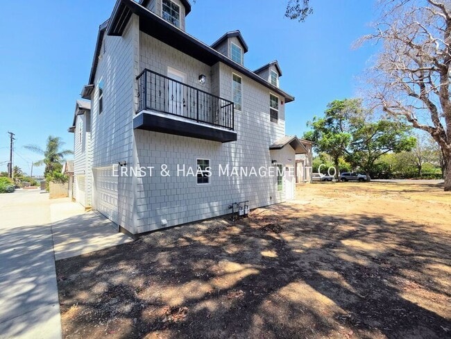 Building Photo - 4165 Country Club Dr