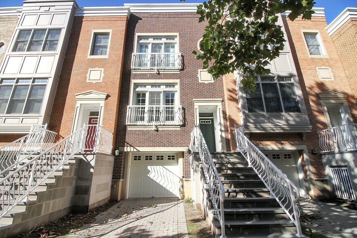 Primary Photo - 10 Constitution Way
