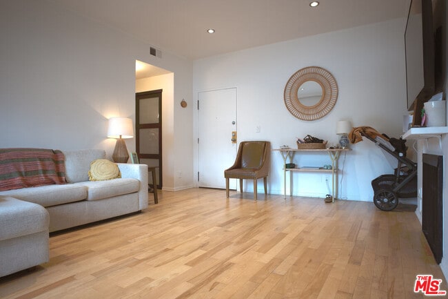 Foto del edificio - 832 Palm Ave