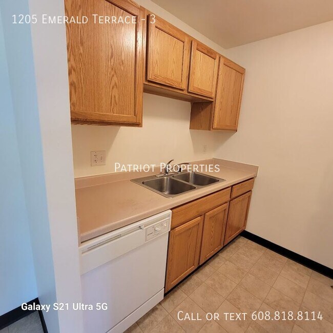 Foto del edificio - 1 bedroom/ 1 bath apartment in Sun Prairie...