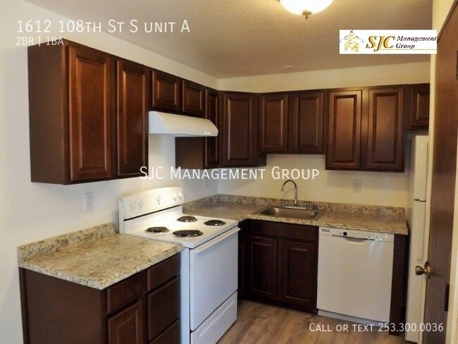 Building Photo - 2 bedroom 1 bath apartment for rent Tacoma...
