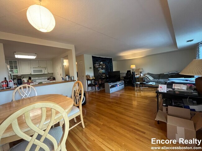 Foto del edificio - 1243 Beacon St