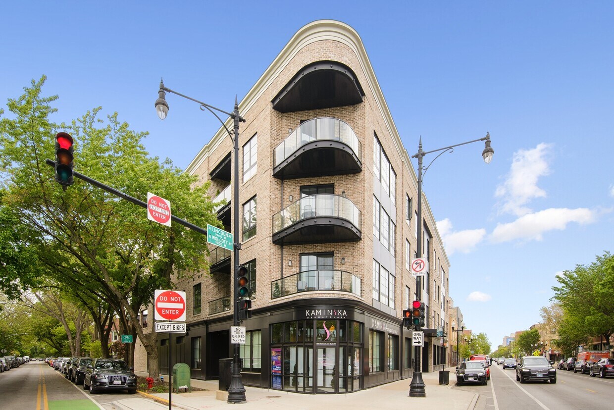 Primary Photo - 3808 N Lincoln Ave