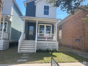 Building Photo - 711 Avenue H