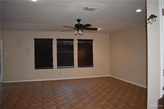 Building Photo - 14 Nightshade Ave