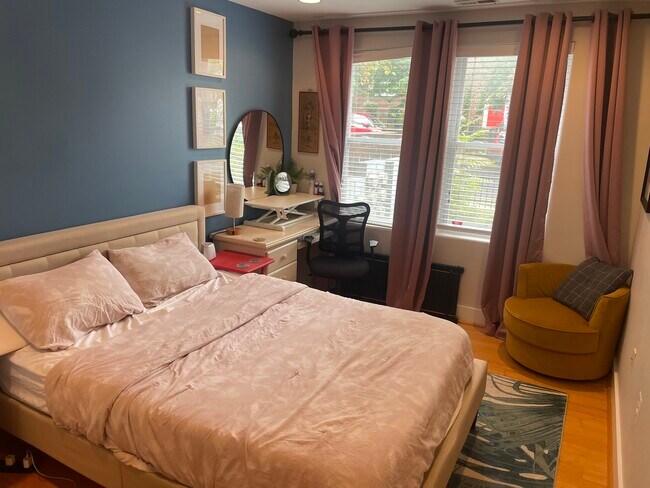 Bedroom - 1220 Holbrook Ter NE