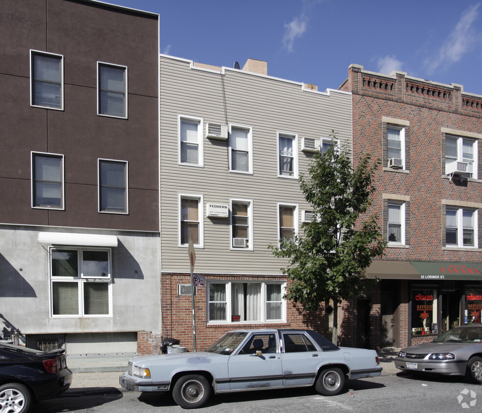 Primary Photo - 631 Lorimer St