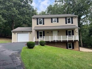 Building Photo - 250 Bobcat Ln