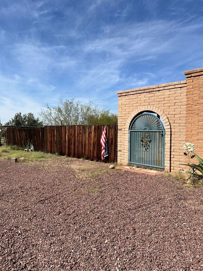 Building Photo - 4401 N Sanders Rd