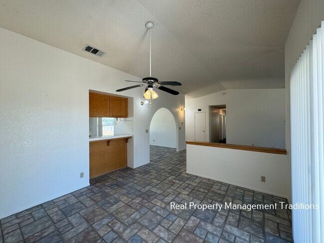 Building Photo - Beautiful 3 bedroom 2 bathrooms