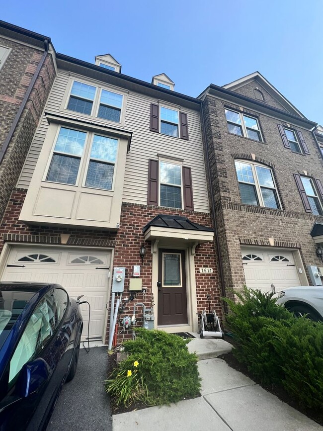 Building Photo - Charming 3 BR/2.5 BA Townhome in Hanover!