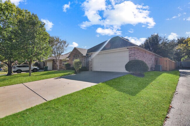 Building Photo - 2113 Rawhide Trail