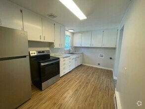 Building Photo - 802 W Cherry Ave