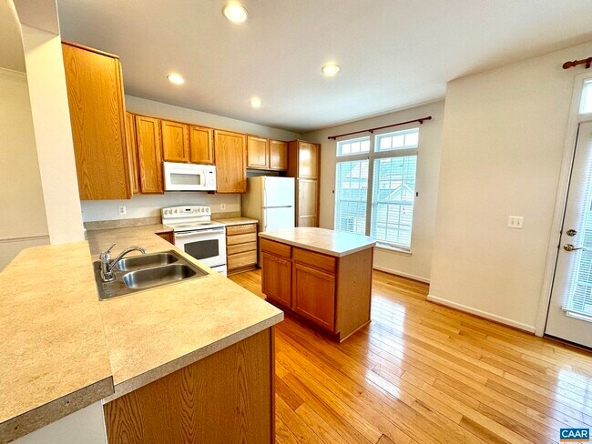 Foto del edificio - 2100 Lockwood Dr