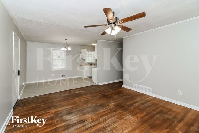 Building Photo - 1150 Rochelle Dr