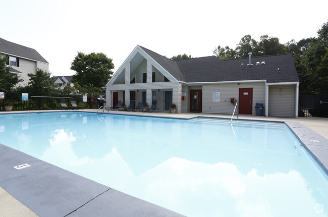 Piscina - Beachwood Park Apartments and Townhomes