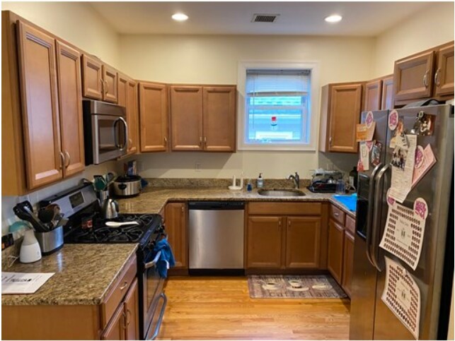 Building Photo - 210 Calumet St