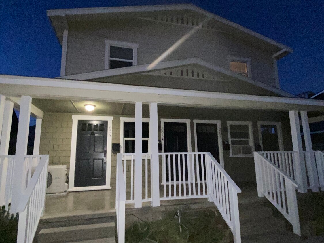 Primary Photo - 305 E Lemon Ave