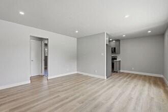 Building Photo - 381-385 Riverside Dr