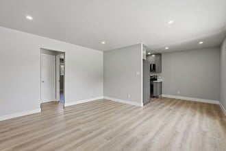 Building Photo - 381-385 Riverside Dr