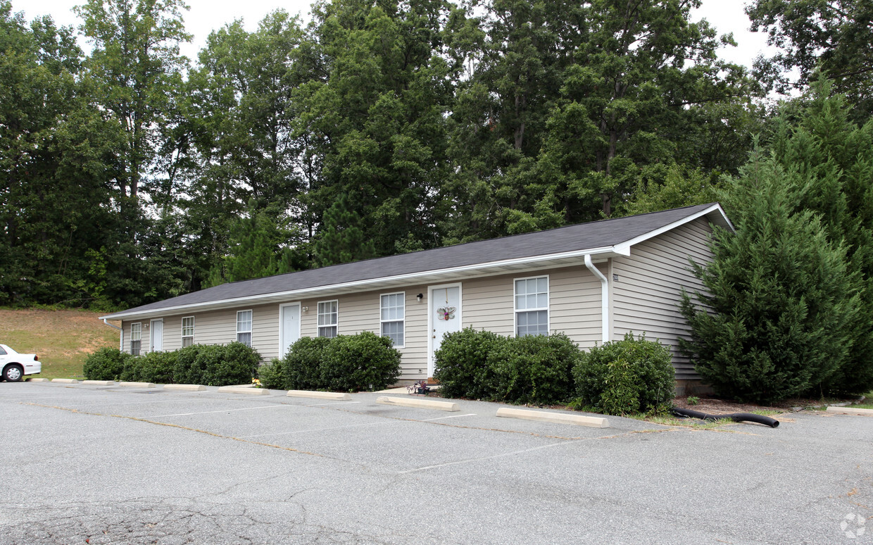 Foto principal - 2808-2810 Uwharrie Rd