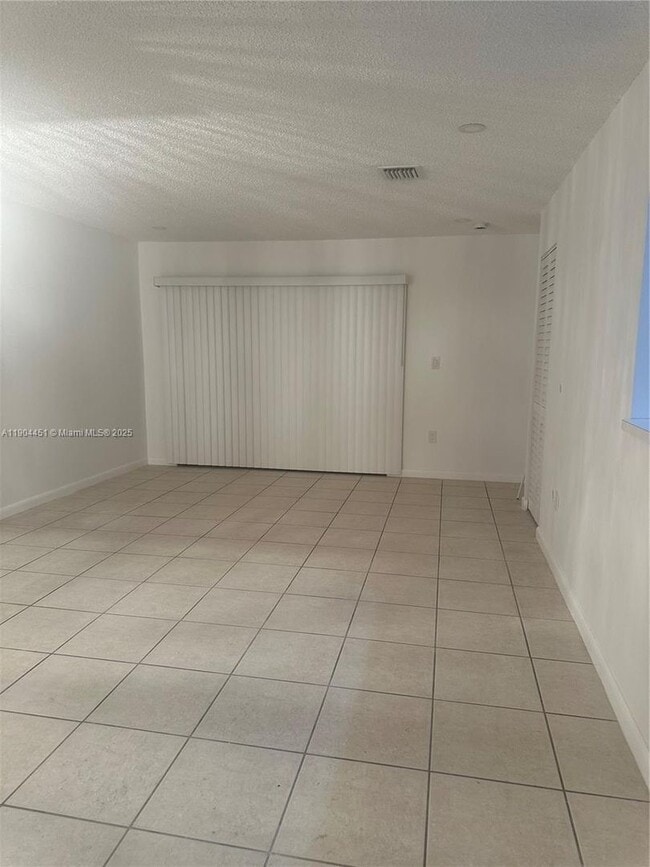 Building Photo - 1165 NW 125th Pl