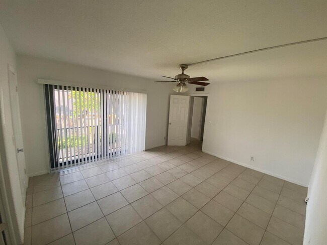 Foto del edificio - 2370 Waterside Dr