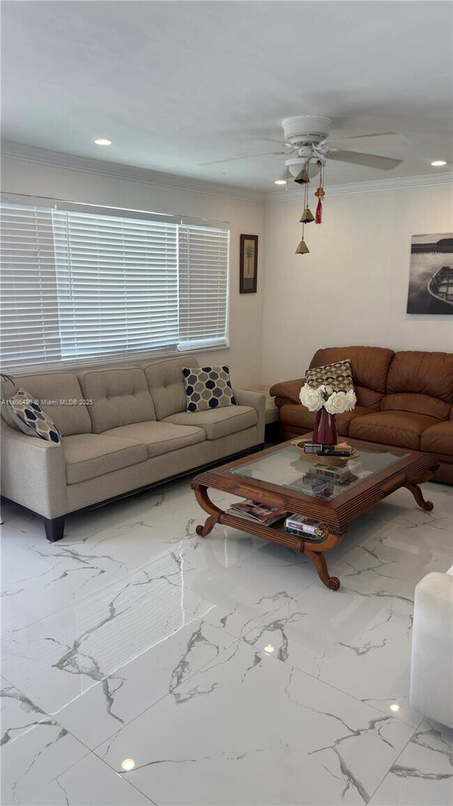 Foto del edificio - 2345 NW 182nd Terrace
