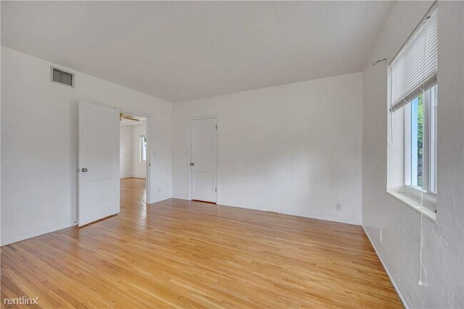 Foto del edificio - 1 br, 1 bath House - 701 NE 20th Dr