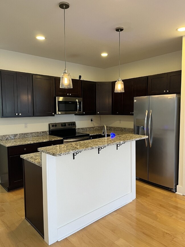 Building Photo - Charming 3-Bedroom Rental with Granite Cou...