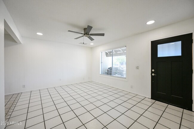 Building Photo - 5833 W John Cabot Rd