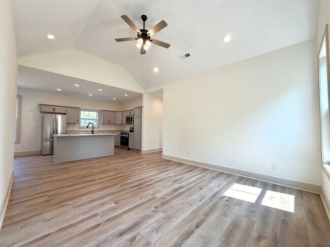 Foto del edificio - 489 S Main St