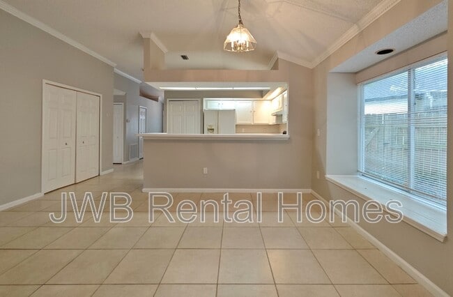 Building Photo - 1110 Radis Pl