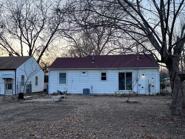 Foto del edificio - Across the street form Chisholm elem. Scho...