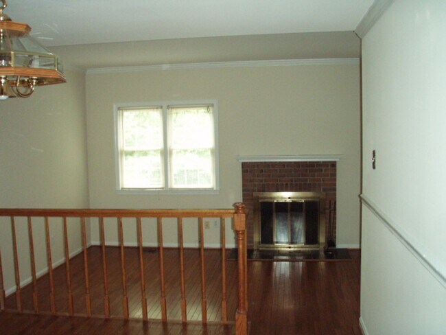 Foto del edificio - Classic 4 Bed 3.5 Bath Brick Townhome With...