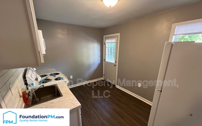 Building Photo - 728 St Paul Ave