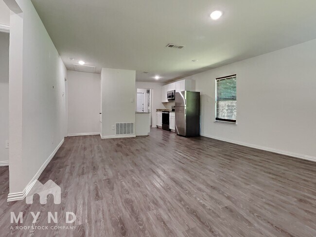 Building Photo - 3717 S Central Expy