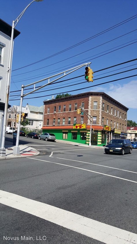 Foto principal - 899-899 Main Ave