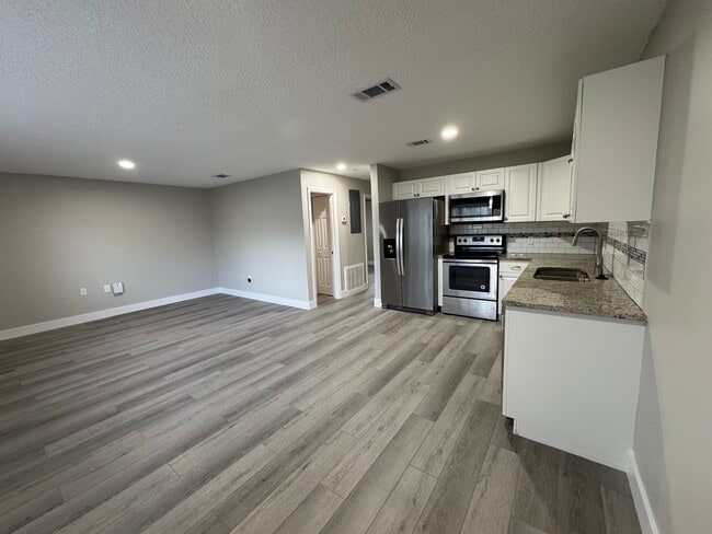 Photo - 555 Cadillac Blvd House