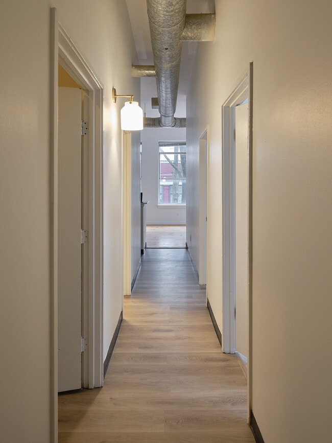 02-26-Canvas-Muse-Apt-321-DSCF9717-LOW - Muse's