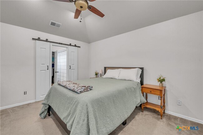 Foto del edificio - 1417 Ridgeway Dr