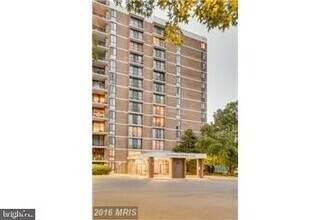 Building Photo - 2311 Pimmit Dr